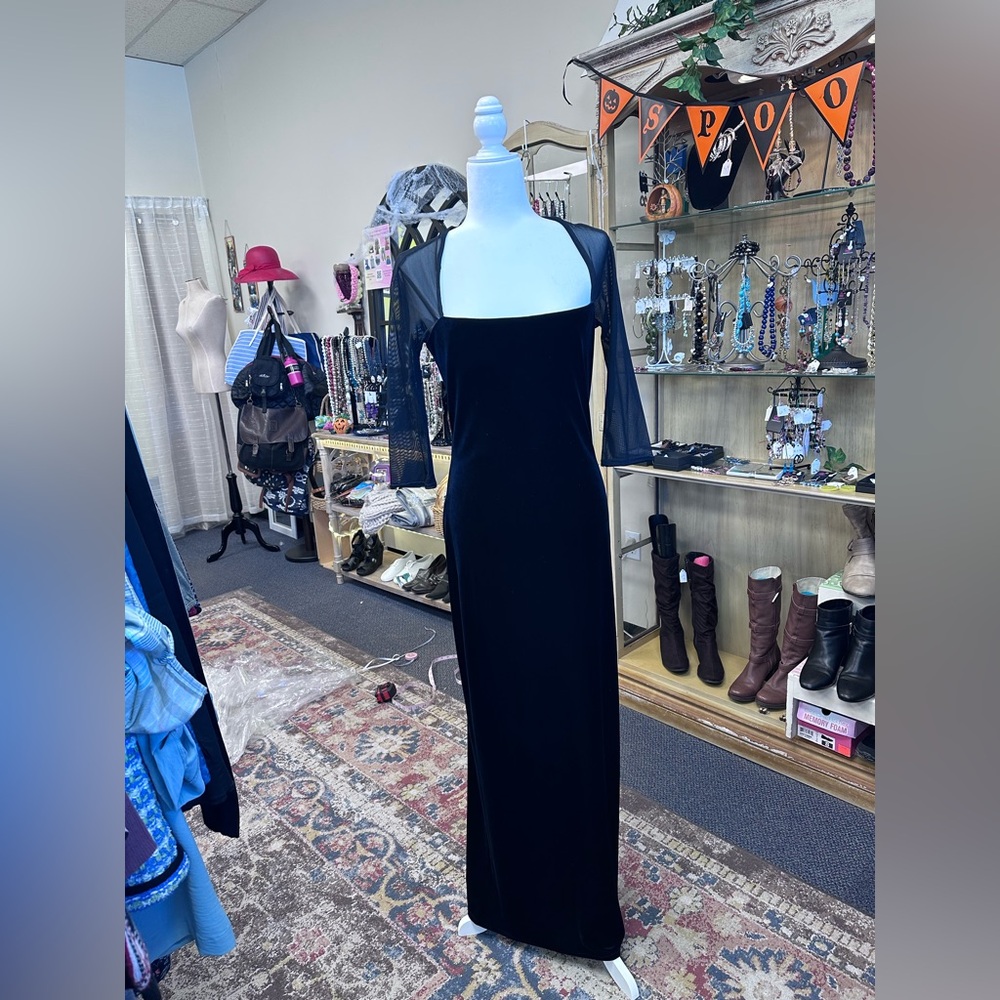 Hugo Buscati Elegant Black velvet gown EXCELLENT CONDITION!A bit stretchy Sz Med